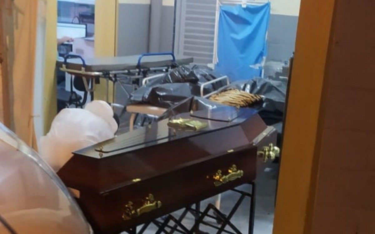 Corpos de pacientes mortos por Covid-19 ficam expostos em UPA de Belo Horizonte