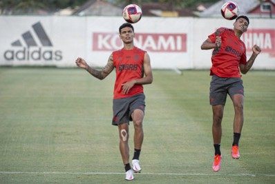 Volante do Flamengo sofre trauma no tornozelo e inicia tratamento no CT