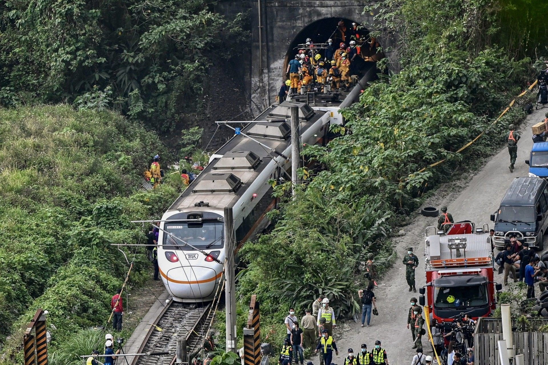 Pelo menos 51 pessoas morreram em um acidente de trem em Taiwan - AFP