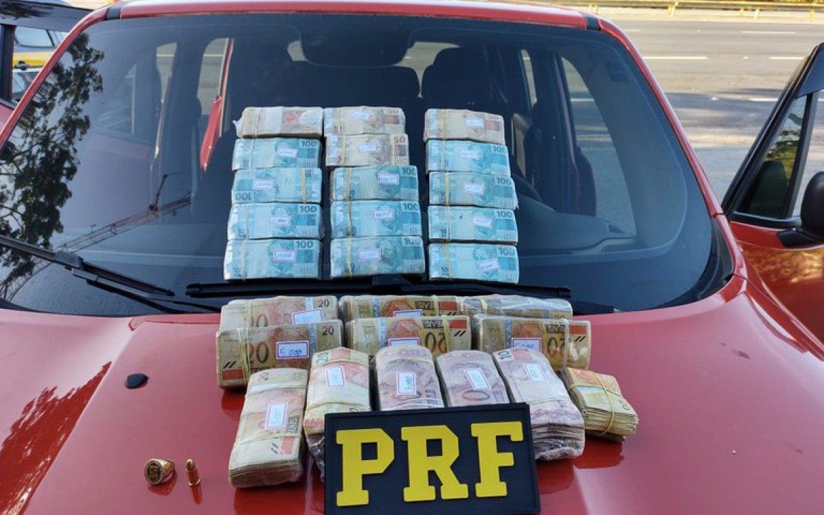 PRF apreende mais de R$ 200 mil de origem il&iacute;cita em Serop&eacute;dica
