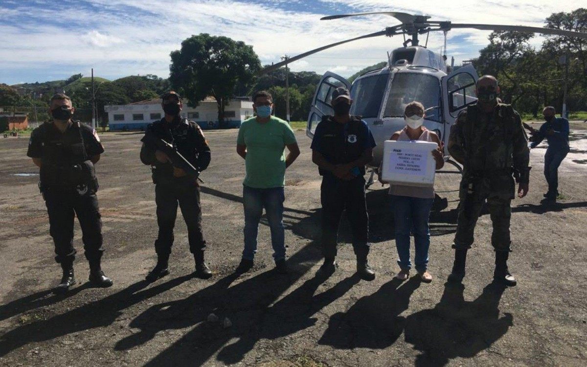 Do lote, 830 s&atilde;o da fabricante CoronaVac e 70 doses da AstraZeneca