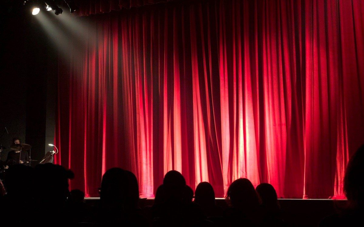 I Festival de Mon&oacute;logos vai ser exibido online gratuitamente com artistas locais em textos pr&oacute;prios ou de outros autores