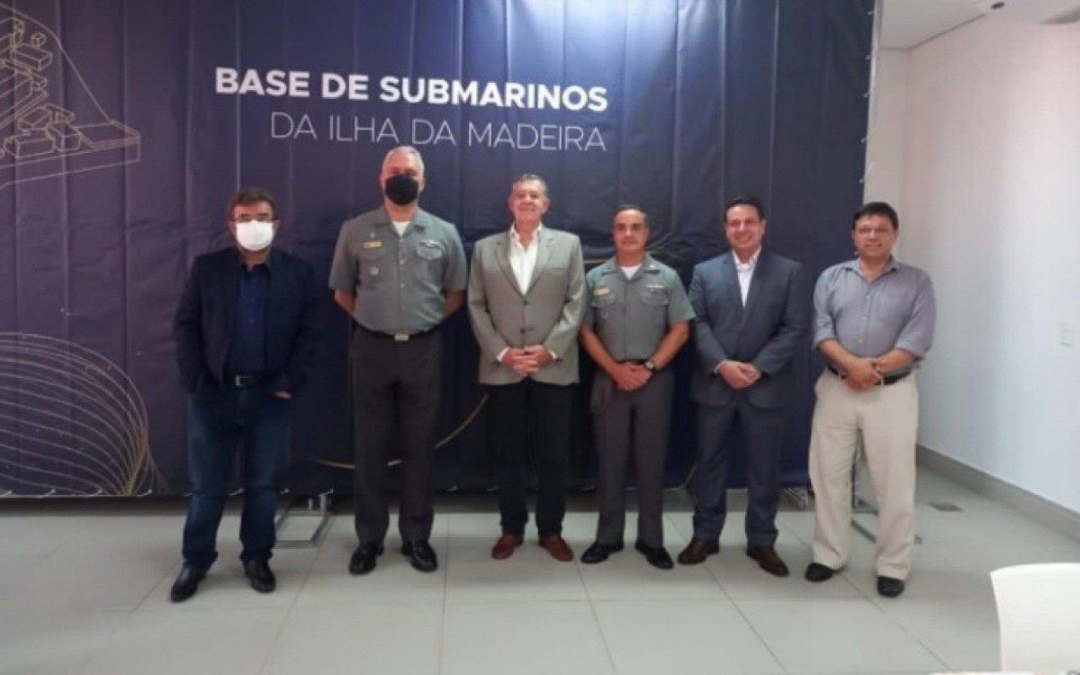 Da esq. para a direita: M&aacute;rio Povia (Diretor de Gest&atilde;o Portu&aacute;ria da CDRJ), Almirante Lobo, Almirante Laranjeira (Presidente da CDRJ), Comandante Lucca, Almirante Valicente e Marcelo Villas-Boas (Gestor de VTMIS da CDRJ)