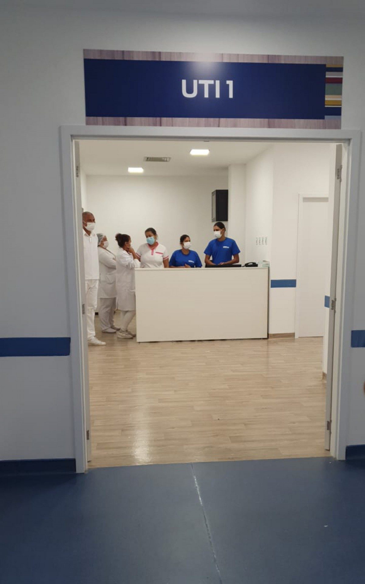 Cláudio Castro esteve na inauguração acompanhado de uma comitiva - Luciano Paiva/Jornal O Dia