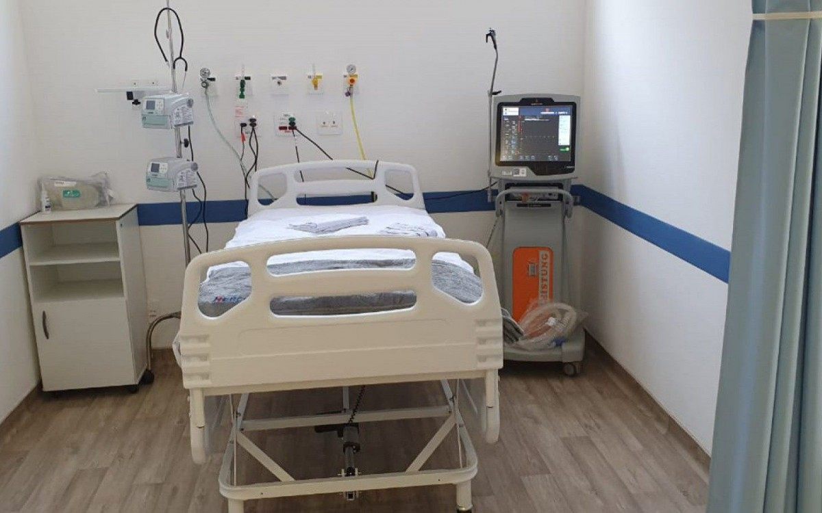 Cláudio Castro esteve na inauguração acompanhado de uma comitiva - Luciano Paiva/Jornal O Dia