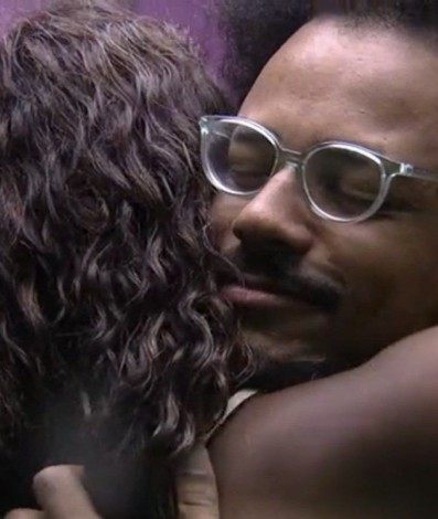 João é consolado por Camilla - reprodução de vídeo