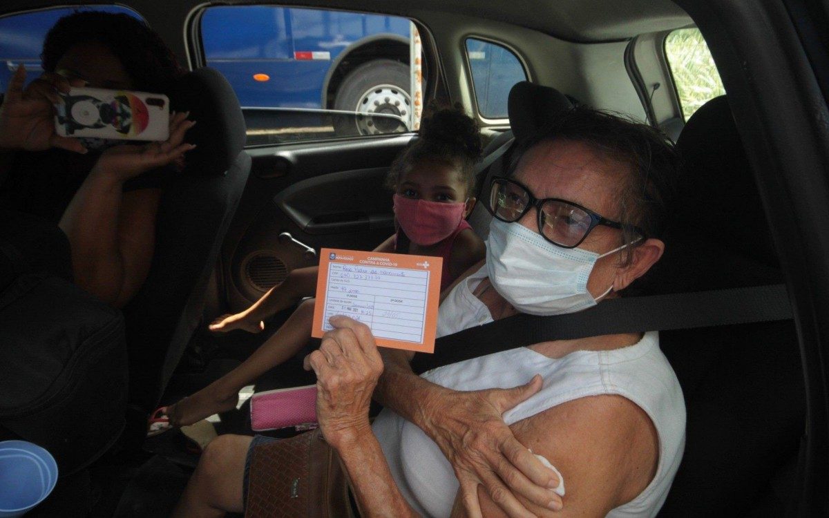 At&eacute; este s&aacute;bado foram aplicadas 73.339 doses de vacinas contra a covid-19 na cidade de Nova Igua&ccedil;u