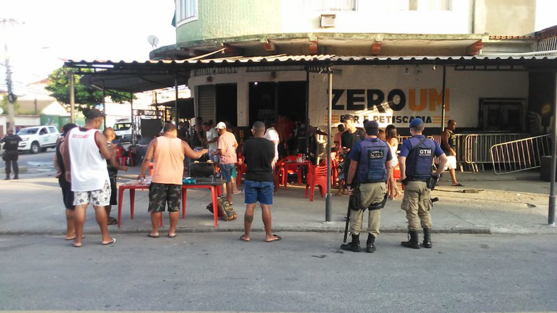 Evento com música ao vivo em um bar localizado na rua dos Diamantes, em Rocha Miranda, foi interditado - Divulgação