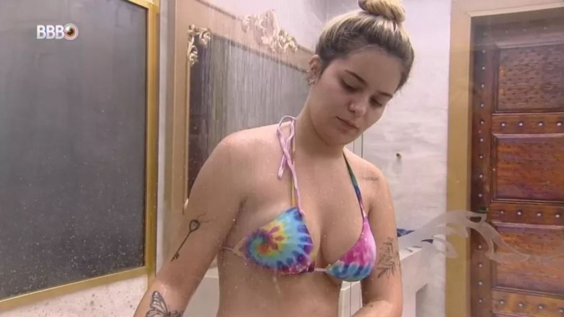 Viih Tube toma primeiro banho no quarto do líder - reprodução da TV Globo