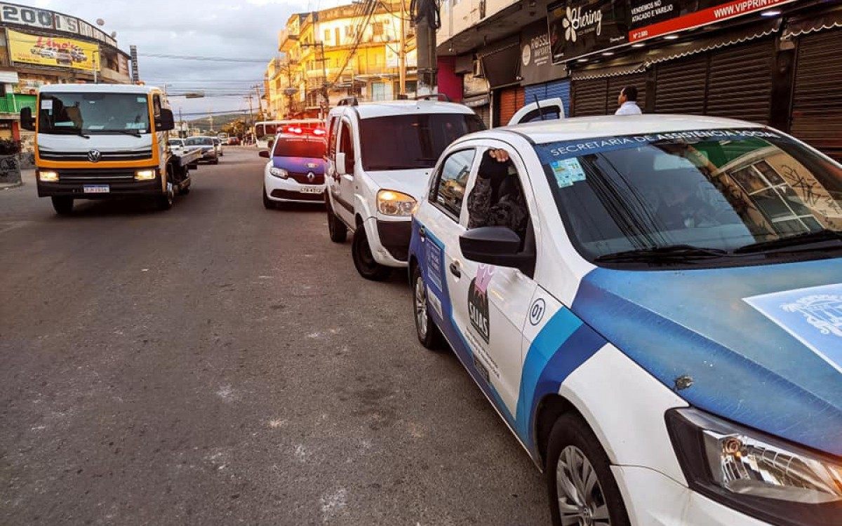 Em Meriti, equipes da prefeitura refor&ccedil;am a&ccedil;&otilde;es de fiscaliza&ccedil;&atilde;o no fim de semana