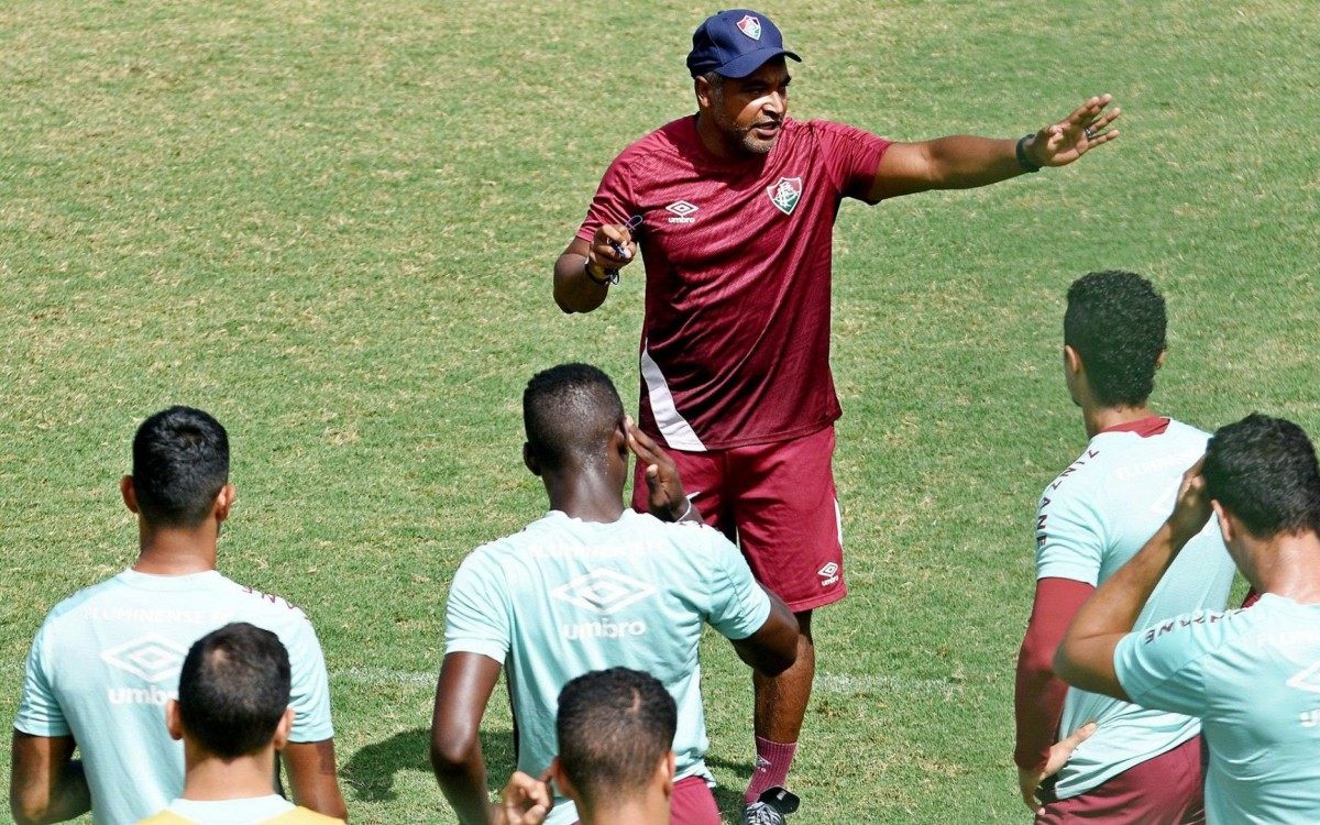 Roger Machado quer mais equil&iacute;brio entre os setores do Fluminense