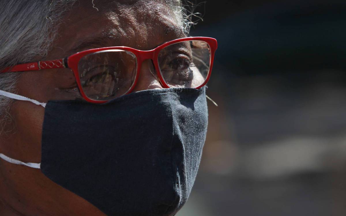 Rio de Janeiro 05/04/2021 - Familiares da J&eacute;ssica dos Santos Souza morta ap&oacute;s ser baleada durante assalto dentro de trem no Rio, familiares chega ao IML para libera&ccedil;&atilde;odo corpo. Na foto acima a m&atilde;e Silvana dos Santos. Foto: Luciano Belford/Agencia O Dia