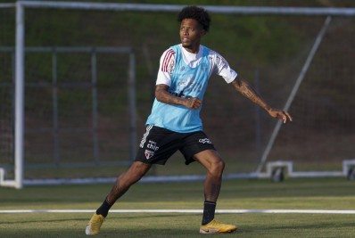 Jornalista aponta Tchê Tchê como titular no Botafogo e sugere trio de volantes