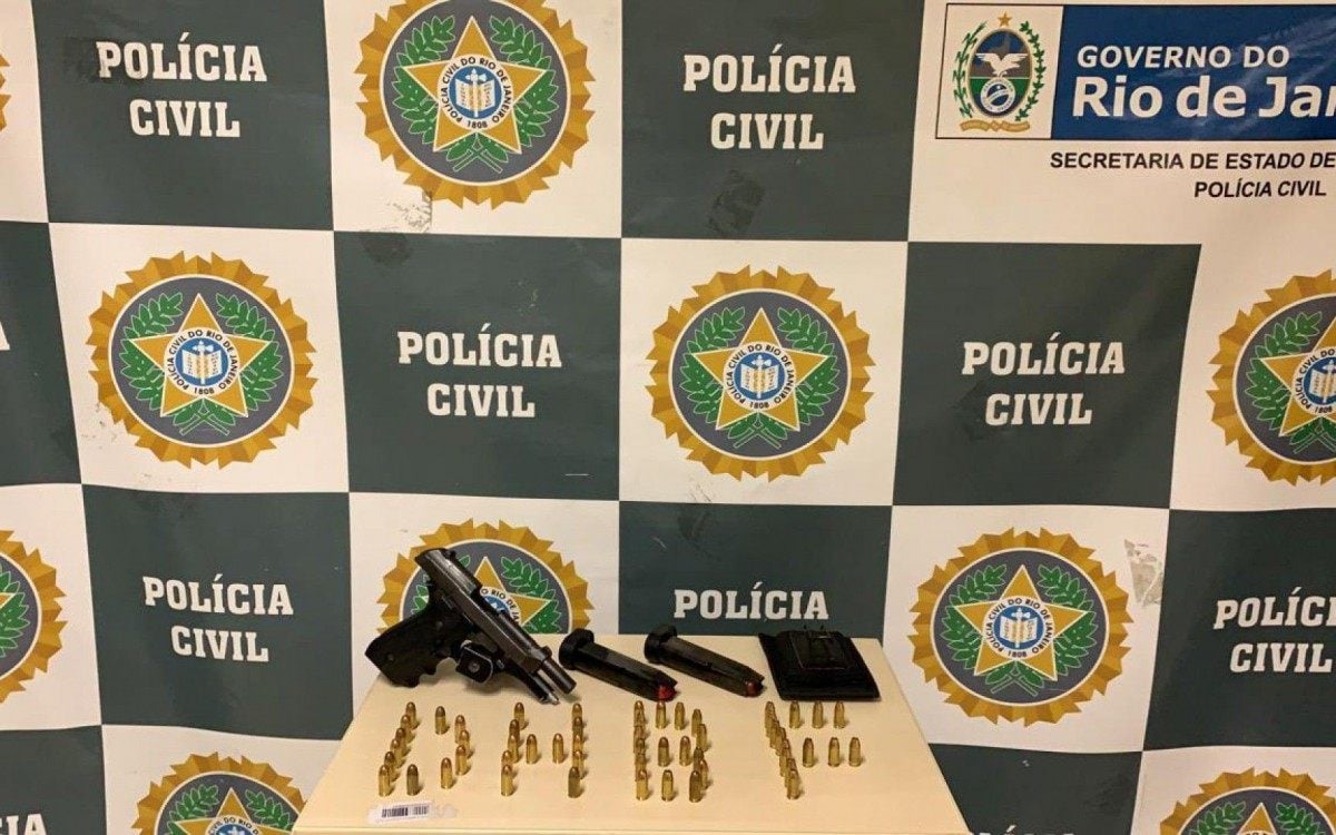 Marcos Vinicius ainda foi preso em flagrante por estar com uma pistola calibre 380 e dois carregadores  - Divulgação 