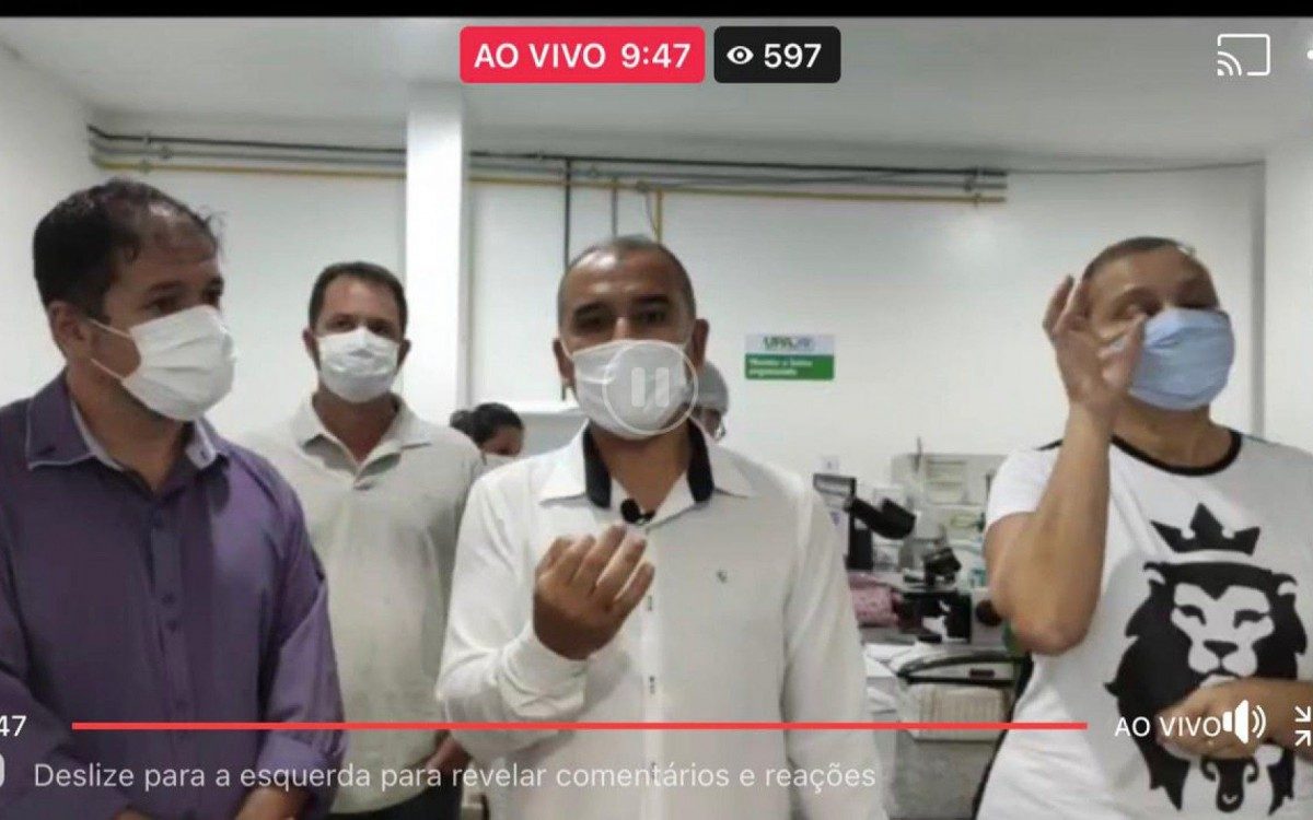 Prefeito Vantoil Martins (Cidadania) realizou live com secret&aacute;rio de Sa&uacute;de nesta ter&ccedil;a-feira (6) para anunciar novas medidas | Foto: Prefeitura de Iguaba Grande/reprodu&ccedil;&atilde;o