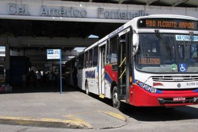 Criminosos fazem arrastão em ônibus no Centro do Rio