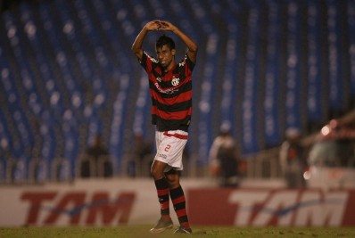 Ídolo do Flamengo relembra estrutura precária do clube: 'Só tinha um chuveiro quente'