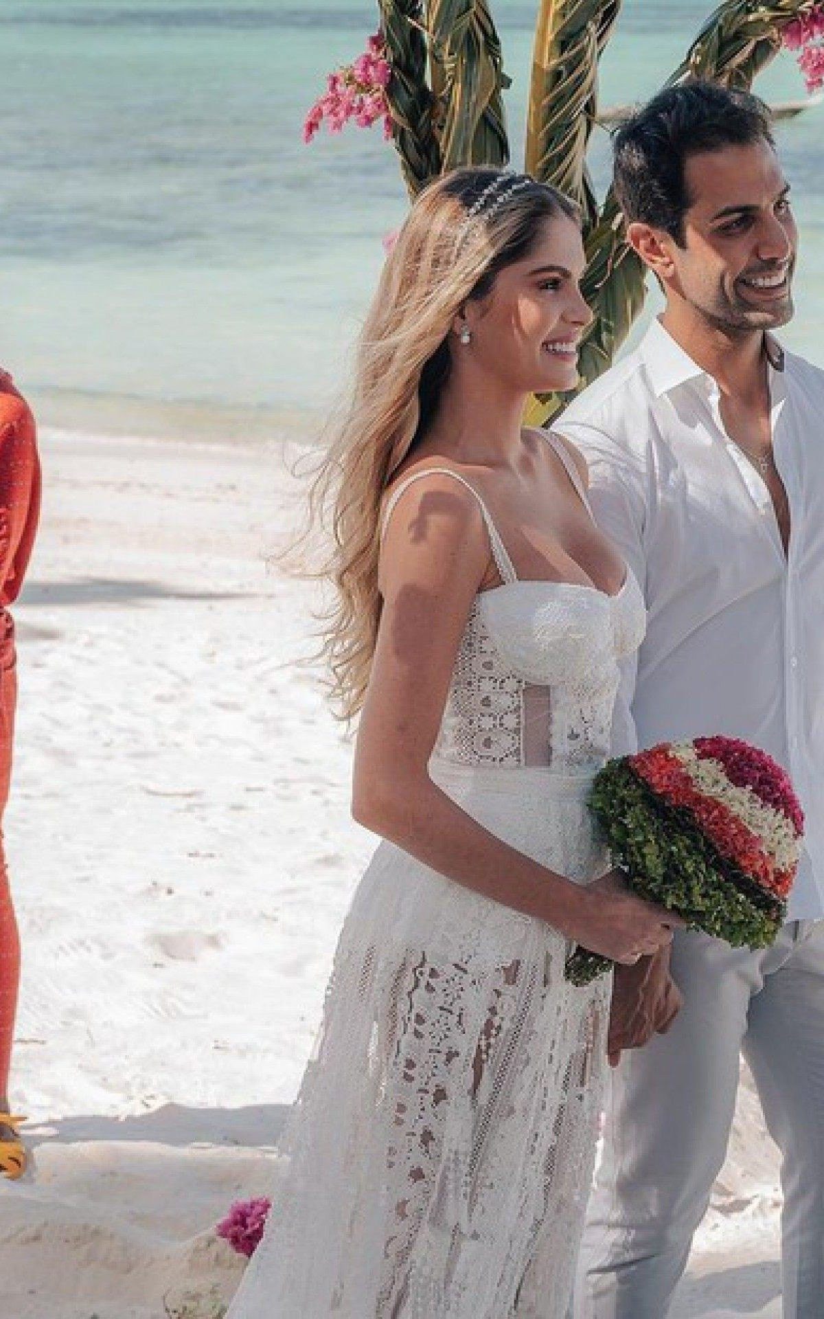 B&aacute;rbara Evans e o marido, Gustavo Theodoro, fazem cerim&ocirc;nia simb&oacute;lica de casamento na Tanz&acirc;nia