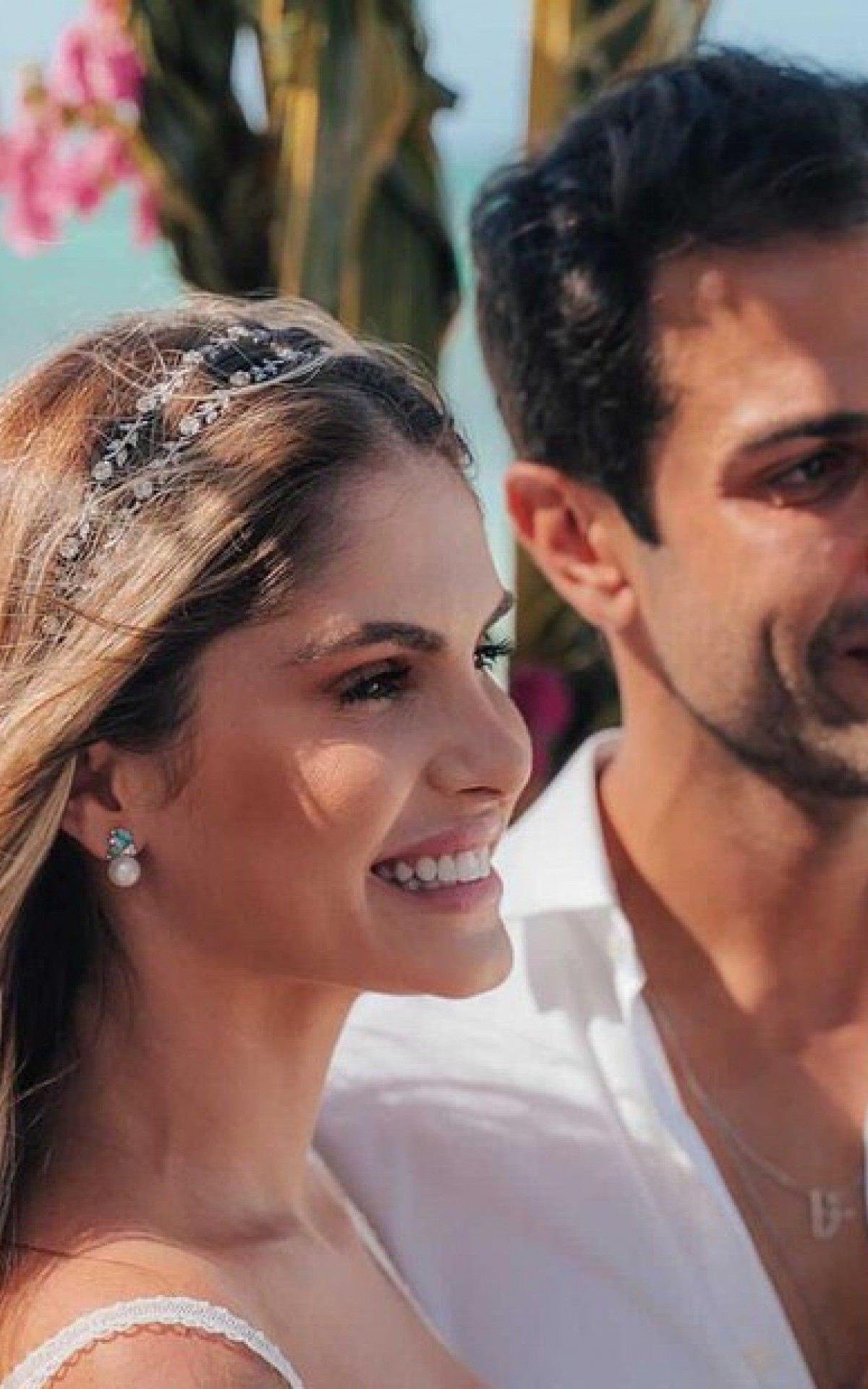 B&aacute;rbara Evans e o marido, Gustavo Theodoro, fazem cerim&ocirc;nia simb&oacute;lica de casamento na Tanz&acirc;nia