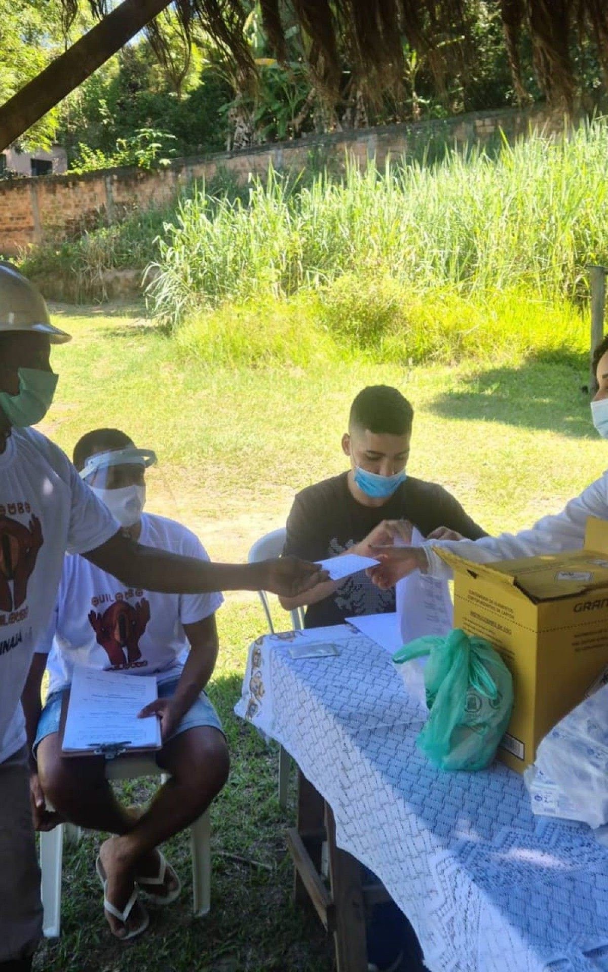 Vacinação no Quilombo do Feital Magé - fotos de Prefeitura de Magé / Divulgação