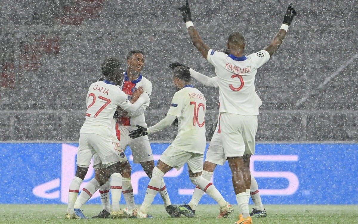 Neymar e Mbapp&eacute; brilharam em vit&oacute;ria do PSG sobre o Bayern