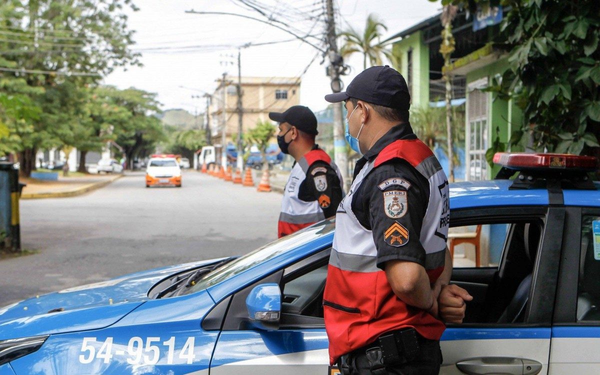 Governador em exerc&iacute;cio, Cl&aacute;udio Castro, participa do lan&ccedil;amento do Paracambi Presente e da assinatura do conv&ecirc;nio entre o DER e as prefeituras das regi&otilde;es metropolitana e centro-sul