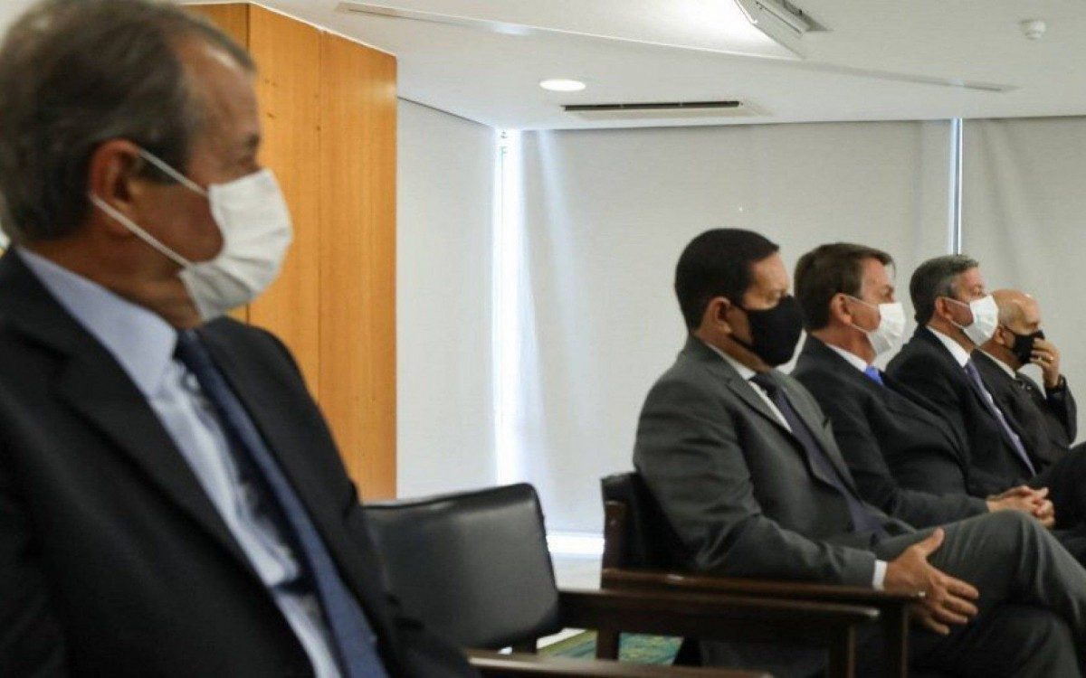 Valdemar da Costa Neto participou da cerim&Atilde;Žnia de posse da deputada Fl&Atilde;&iexcl;via Arruda (PL-DF) na Secretaria de Governo