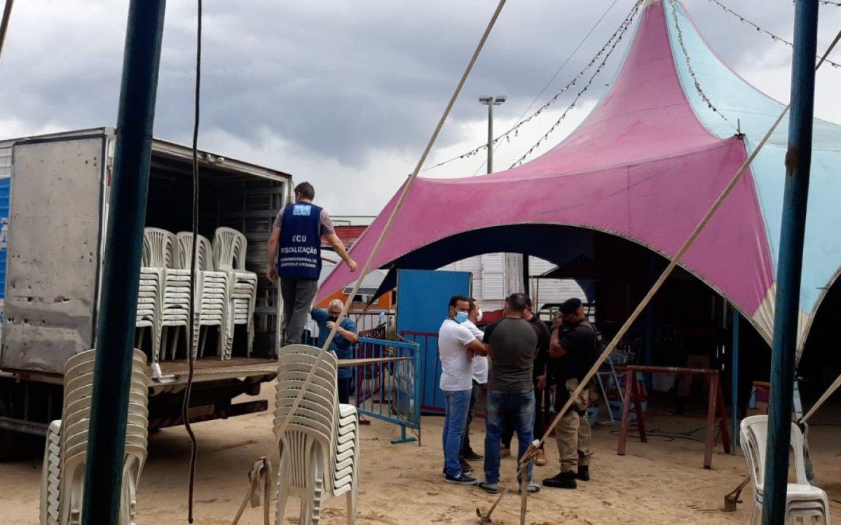 Circo irregular &eacute; desmontado em Sepetiba, Zona Oeste do Rio 