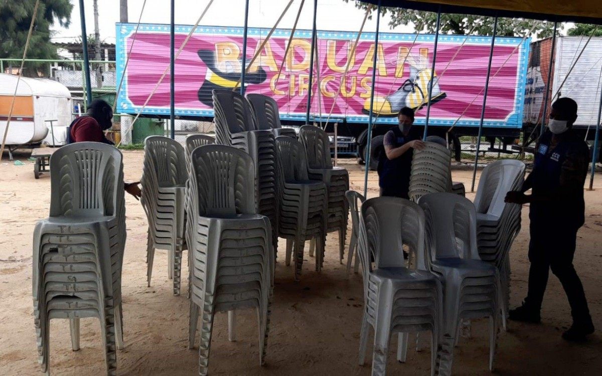 Circo irregular &eacute; desmontado em Sepetiba, Zona Oeste do Rio 