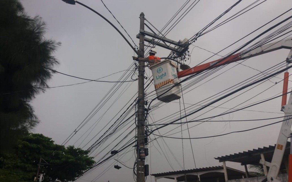 Circo irregular &eacute; desmontado em Sepetiba, Zona Oeste do Rio 