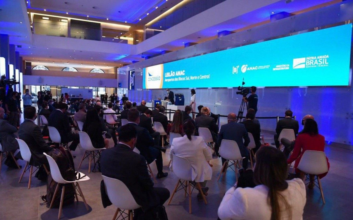 Os leilÃµes dos 22 aeroporto arrecadaram mais de R$ 3 bilhÃµes em outorgas