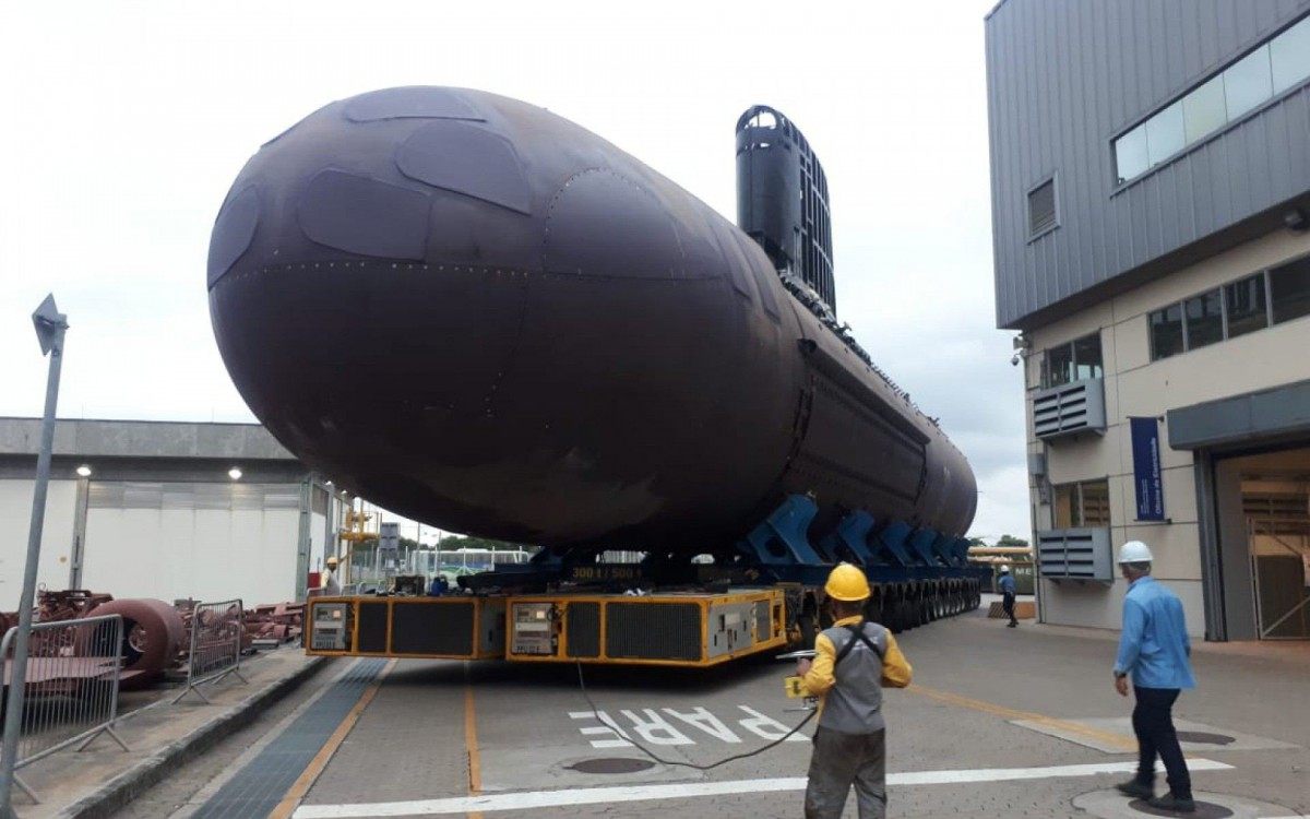 Submarino Tonelero no p&aacute;tio da ICN: Marinha diz que decis&atilde;o sobre demiss&otilde;es foi da empresa, e que pagamentos est&atilde;o em dia
