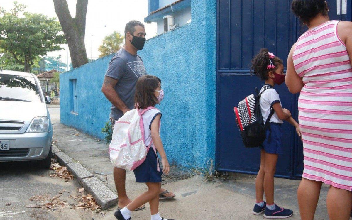 Retorno das aulas presenciais ap&oacute;s briga na justi&ccedil;a entre prefeitura e parlamentares 