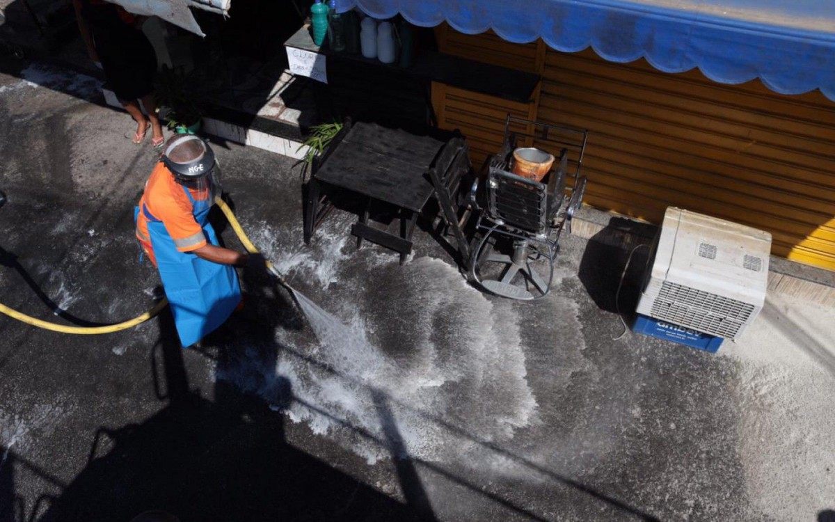 As vias tamb&eacute;m receberam lavagem com &aacute;gua de reuso