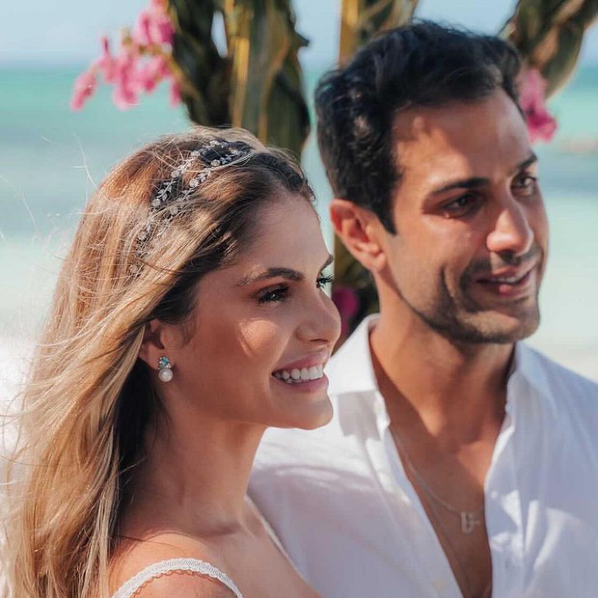 Bárbara Evans e o marido, Gustavo Theodoro, fazem cerimônia simbólica de casamento na Tanzânia - Reprodução Internet