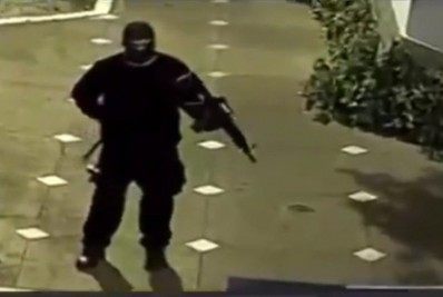 Vídeo: grupo fortemente armado assalta três agências bancárias