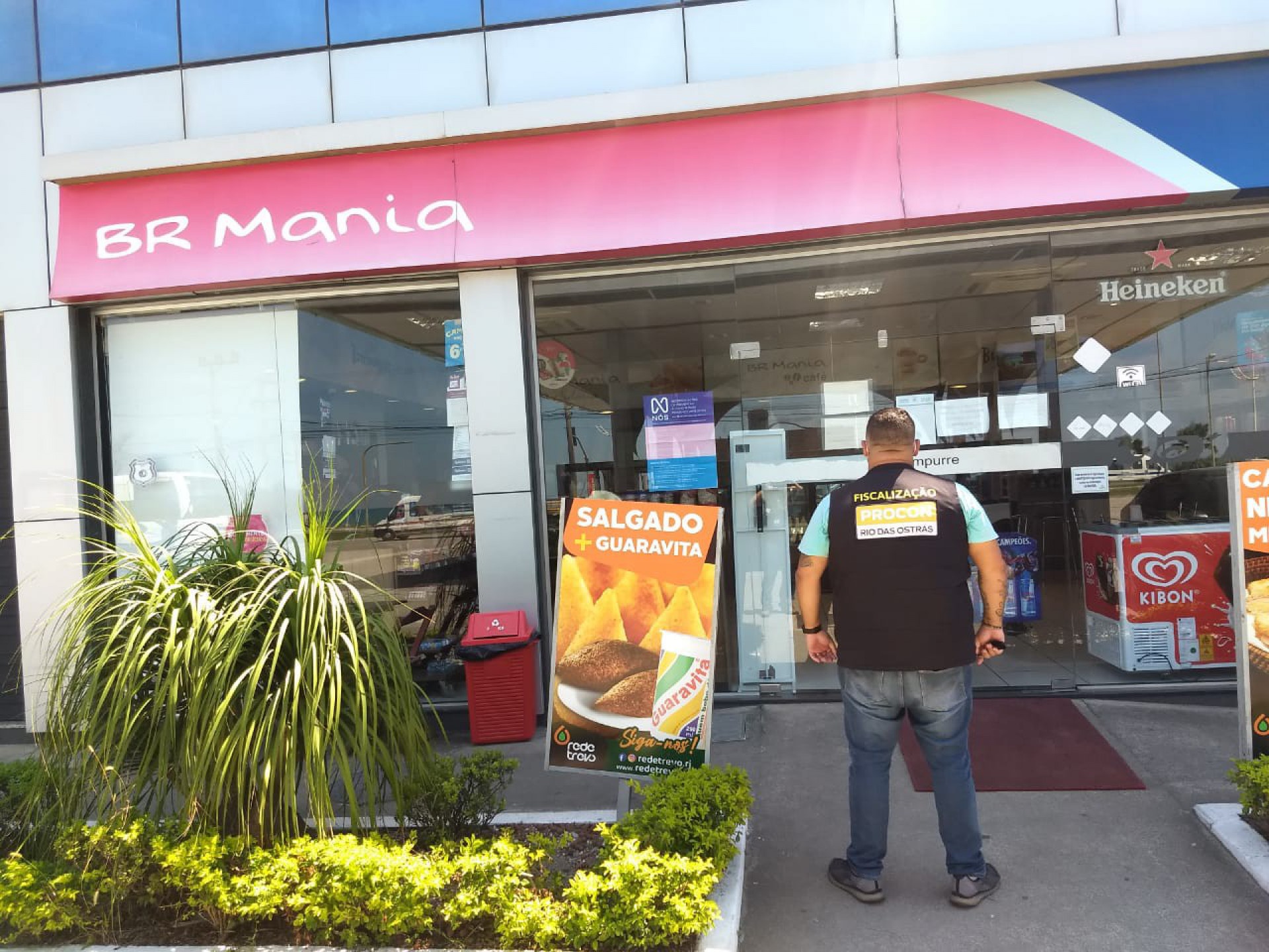 Procon de Rio das Ostras apreendeu 215kg de produtos impr&oacute;prios para consumo em lojas de conveni&ecirc;ncias