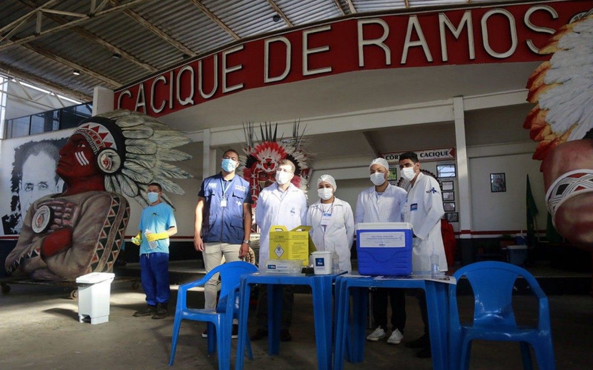 Quadra do Cacique de Ramos virou posto de vacina&ccedil;&atilde;o contra a covid-19