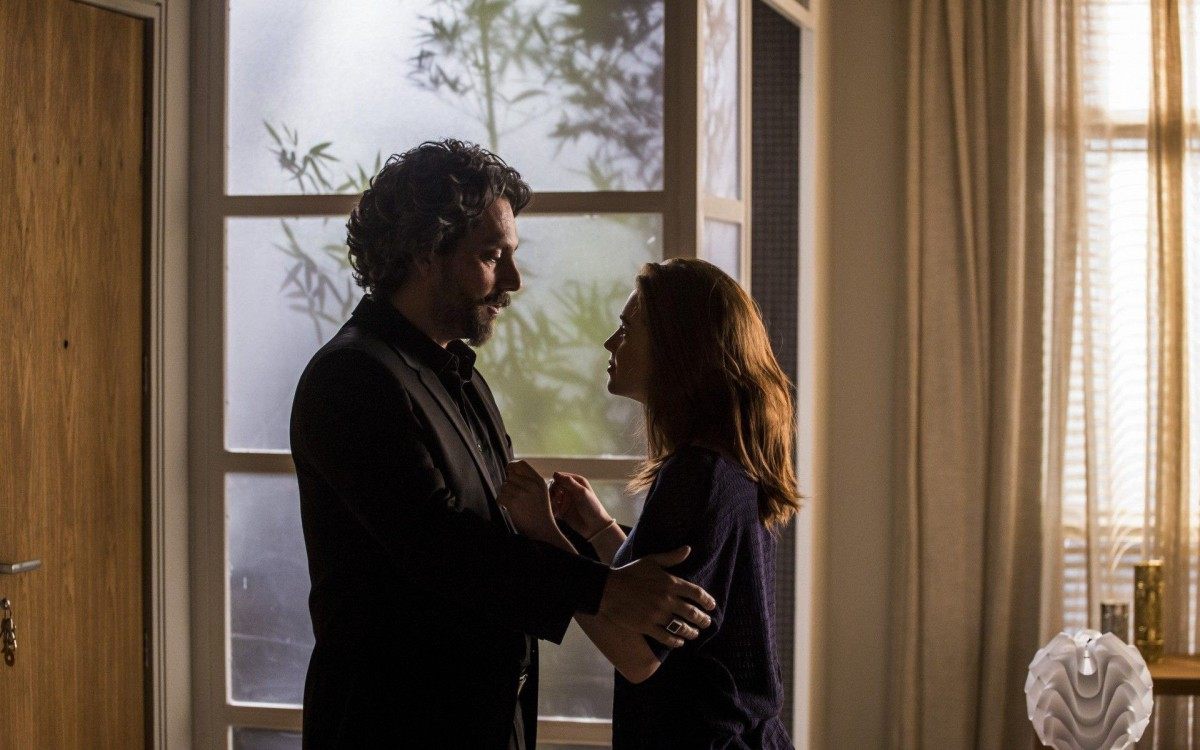 Jos&eacute; Alfredo (Alexandre Nero) com Maria &Iacute;sis (Marina Ruy Barbosa) 