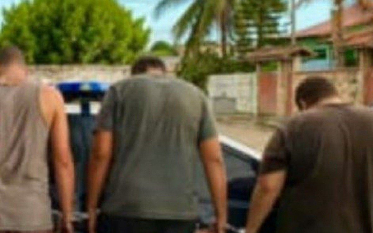 Conforme a pol&iacute;cia, os tr&ecirc;s presos possuem diversas passagens por furto de ve&iacute;culos, recepta&ccedil;&atilde;o, associa&ccedil;&atilde;o criminosa, organiza&ccedil;&atilde;o criminosa, bem como outros crimes 