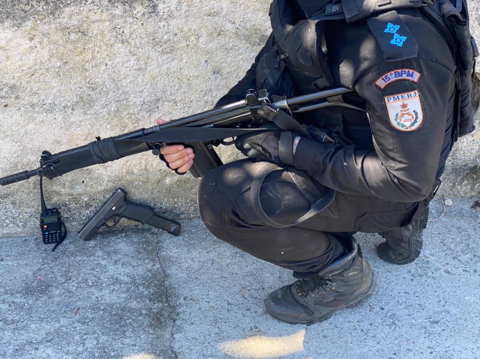 Operação policial retira 20 toneladas de barricadas na Comunidade da Mangueirinha