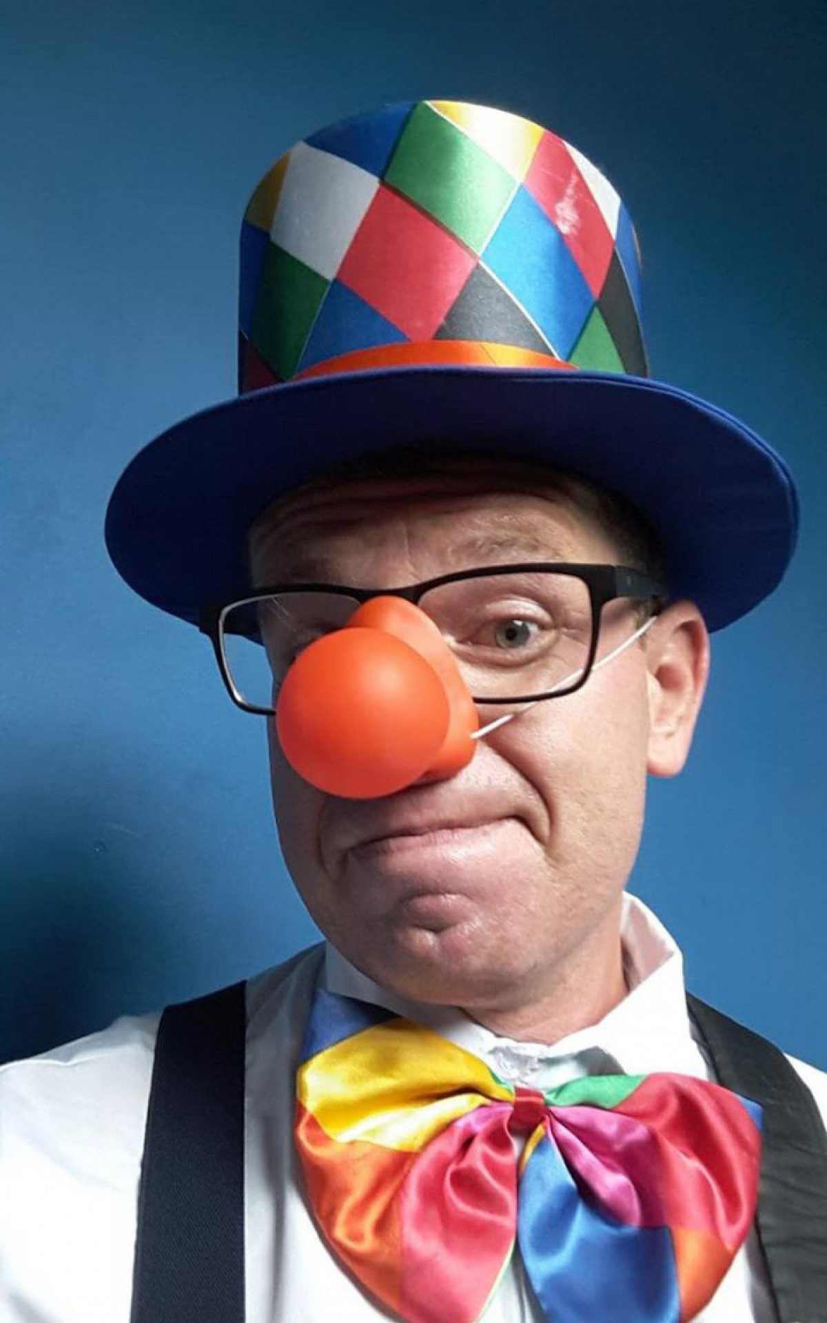 Policial militar leva m&uacute;sica e alegria para crian&ccedil;as na Baixada Fluminense
