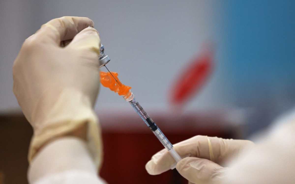 Minist&eacute;rio da Sa&uacute;de divulgou orienta&ccedil;&otilde;es aos estados e munic&iacute;pios para que apliquem as duas doses da vacina com 12 semanas de intervalo