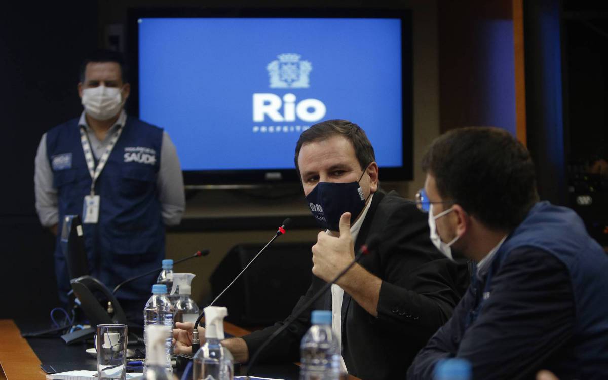 Geral - Reuniao, na manha de hoje, para anunciar o 14 boletim epidemiologico, no Centro de Opera&ccedil;oes Rio (COR), na Cidade Nova, centro do Rio. Na foto, Eduardo Paes, prefeito do Rio. - Reginaldo Pimenta / Agencia O Dia