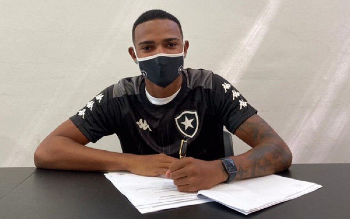 Em General Severiano desde 2017, o atacante Marquinhos tem no curr&iacute;culo convoca&ccedil;&otilde;es para a Sele&ccedil;&atilde;o de base