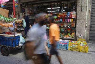 Intenção de consumo das famílias registra em março terceira alta seguida desde maio de 2020, diz CNC