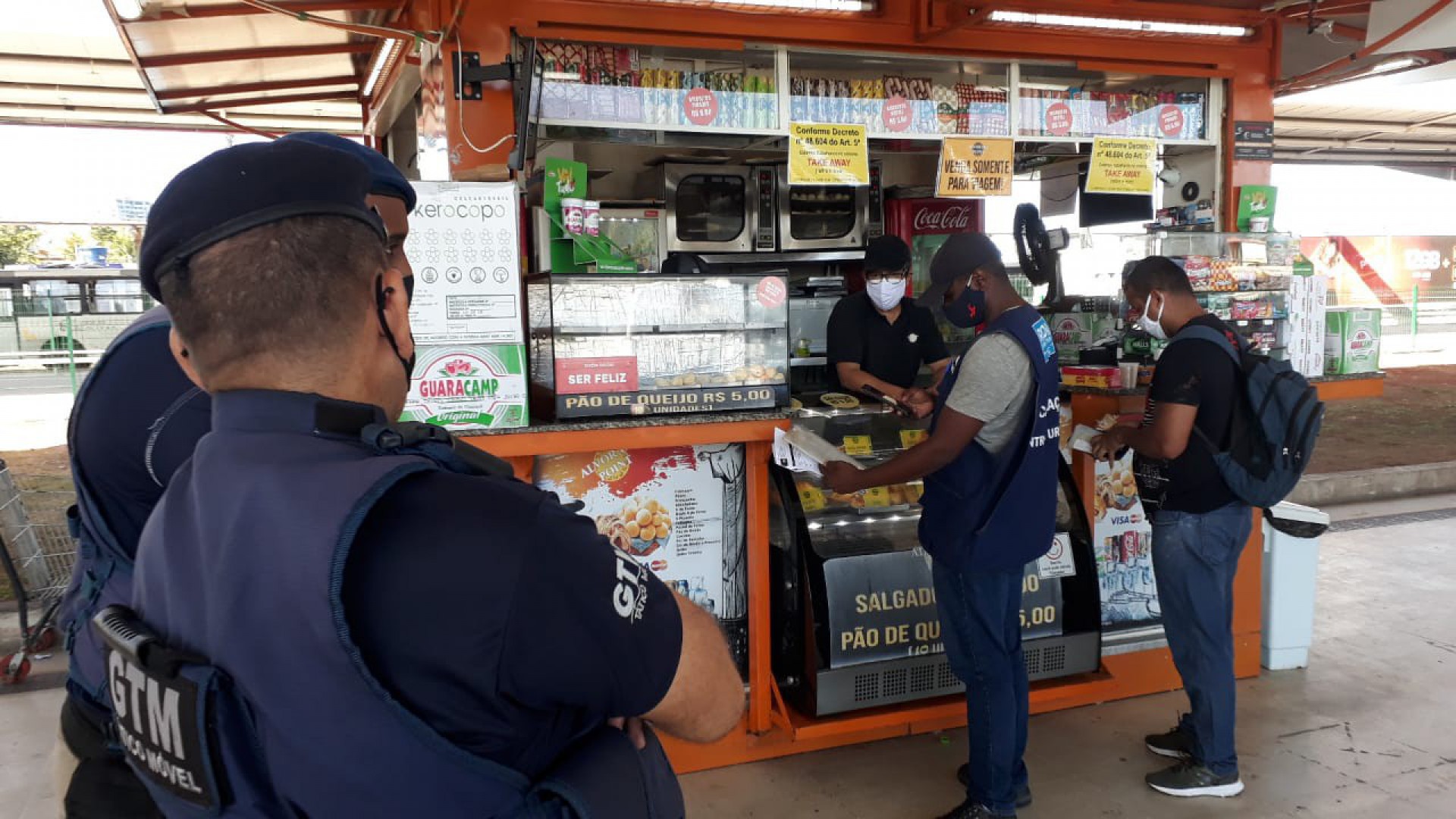 Prefeitura do Rio registrou multas e interdições a estabelecimentos, infrações sanitárias e apreensões de mercadorias - Divulgação/Seop