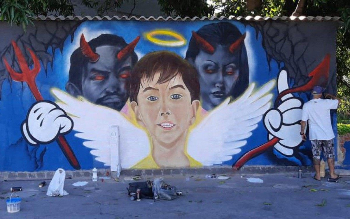 Mural retrata menino Henry Botel, Dr. Jairinho e Monique Medeiros