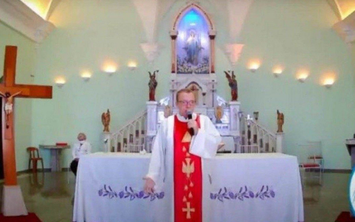 O padre Oscar Donizete Clemente, da Par&oacute;quia Imaculado Cora&ccedil;&atilde;o de Maria, em S&atilde;o Jos&eacute; do Rio Preto