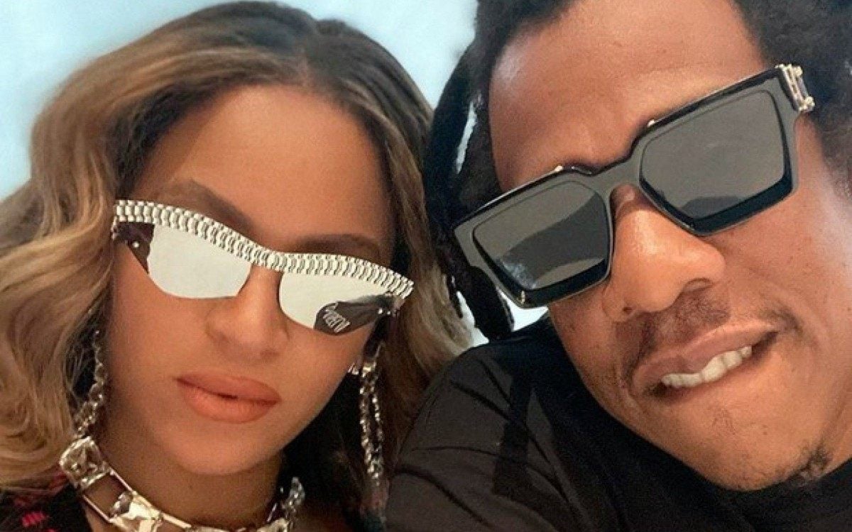A artista posou para selfies com o esposo Jay-Z antes de embarcar em jatinho - Reprodução/Instagram